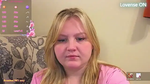 Snapshot of PhatAssBlond chatting on April 19, 2026, 9:50 pm PhatAssBlond online show from April 19, 2026, 9:50 pm