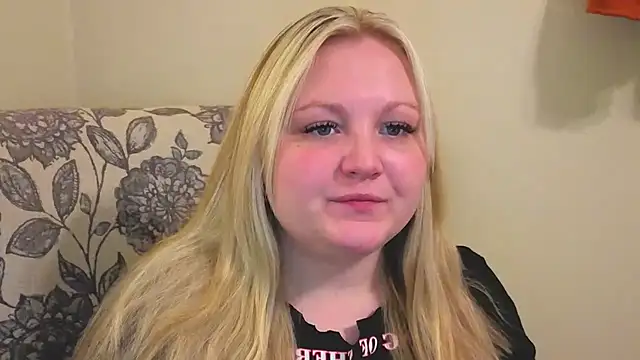 Snapshot of PhatAssBlond chatting on April 24, 2026, 10:34 pm PhatAssBlond online show from April 24, 2026, 10:34 pm
