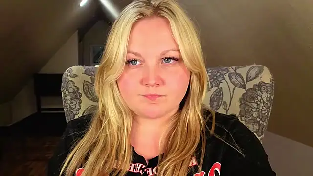 Snapshot of PhatAssBlond chatting on May 2, 2026, 3:55 am PhatAssBlond online show from May 2, 2026, 3:55 am