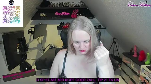 Snapshot of caro_kitten chatting on October 25, 2025, 10:12 am caro kitten online show from October 25, 2025, 10:12 am