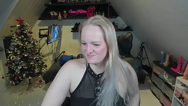 Snapshot of caro_kitten chatting on December 19, 2025, 9:16 am caro kitten online show from December 19, 2025, 9:16 am