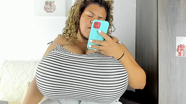 bigmom69  online show from March 16, 2026, 1:11 am