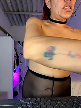 lia huan online show from September 29, 2025, 2:22 pm