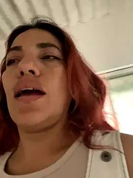 lia huan online show from October 3, 2025, 12:13 pm