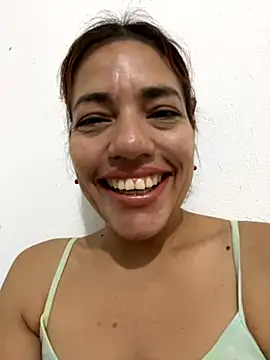 lia huan online show from October 17, 2025, 12:08 pm