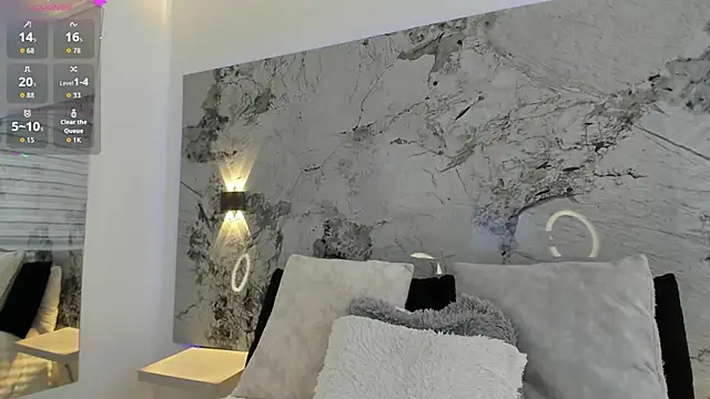 LIZ HOLMES online show from November 12, 2025, 11:54 am