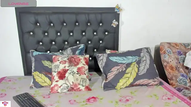 Snapshot of Darlyquenn11 chatting on December 29, 2024, 3:54 am Darlyquenn11 online show from December 29, 2024, 3:54 am