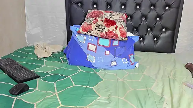 Snapshot of Darlyquenn11 chatting on February 8, 2025, 12:17 pm Darlyquenn11 online show from February 8, 2025, 12:17 pm