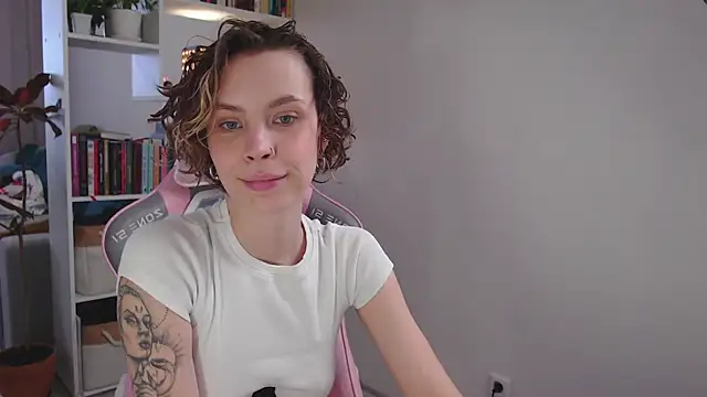 Snapshot of milly_ross chatting on January 19, 2025, 7:25 am milly ross online show from January 19, 2025, 7:25 am