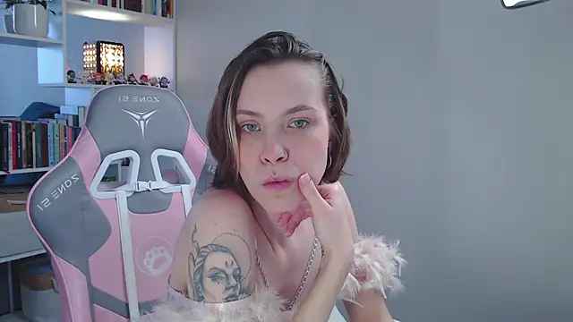 Snapshot of milly_ross chatting on February 9, 2025, 6:22 am milly ross online show from February 9, 2025, 6:22 am