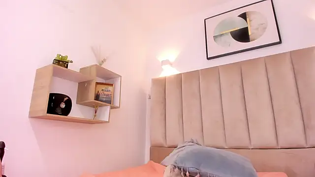 Anniie Queen online show from December 13, 2024, 6:10 am