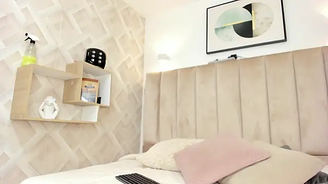 Anniie Queen online show from March 6, 2026, 3:25 am