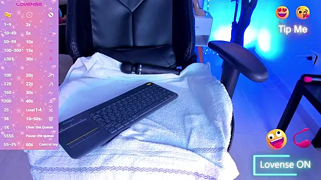 LiaaGenner online show from January 29, 2025, 7:32 pm