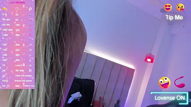 LiaaGenner online show from March 18, 2025, 9:43 pm