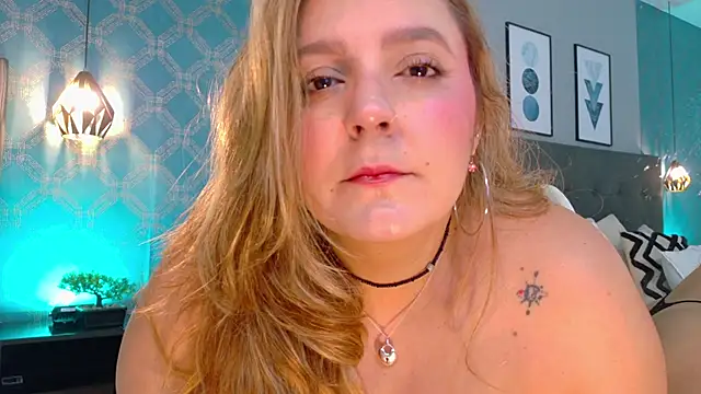 AmbarRoberts  online show from December 17, 2025, 12:55 pm