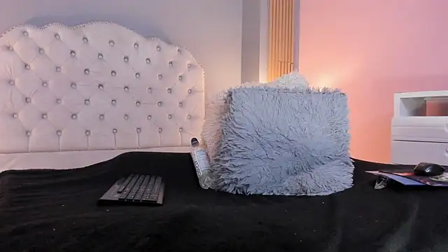 RamonaSimons online show from September 10, 2025, 8:20 pm