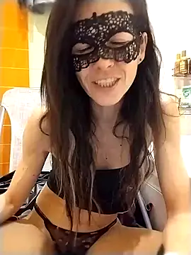 Snapshot of EmySkinny85 chatting on February 6, 2025, 9:38 pm EmySkinny85 online show from February 6, 2025, 9:38 pm