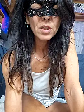 Snapshot of EmySkinny85 chatting on October 18, 2025, 8:20 pm EmySkinny85 online show from October 18, 2025, 8:20 pm