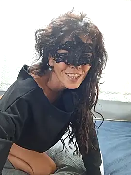 Snapshot of EmySkinny85 chatting on November 1, 2025, 9:17 pm EmySkinny85 online show from November 1, 2025, 9:17 pm