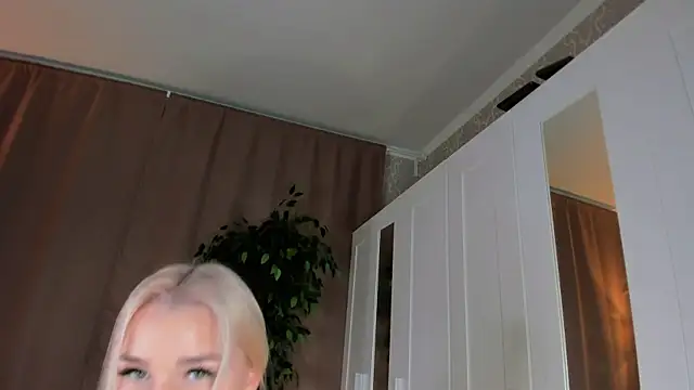 FrauSophia online show from February 1, 2025, 9:08 pm