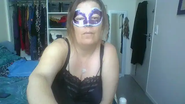 blueblush online show from February 21, 2025, 7:56 am