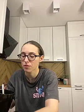 MartiniiSelenna online show from December 4, 2025, 6:12 am