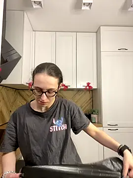 MartiniiSelenna online show from December 19, 2025, 6:42 am