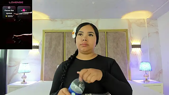 Snapshot of MarianaGarciaa__ chatting on November 11, 2025, 7:36 pm MarianaGarciaa online show from November 11, 2025, 7:36 pm