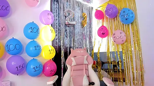 lovely kitt online show from February 8, 2025, 8:32 pm