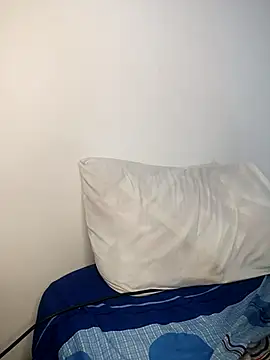 lovely kitt online show from March 5, 2025, 6:01 am