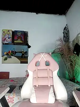 lovely kitt online show from March 18, 2026, 2:47 am