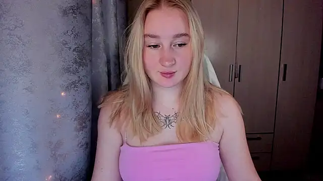 Snapshot of KeiraNight chatting on December 20, 2025, 2:07 am KeiraNight online show from December 20, 2025, 2:07 am