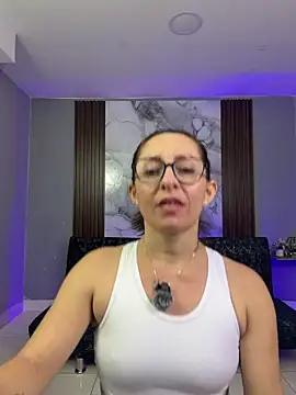 Snapshot of Yelena03 chatting on July 23, 2026, 9:24 pm Yelena03 online show from July 23, 2026, 9:24 pm