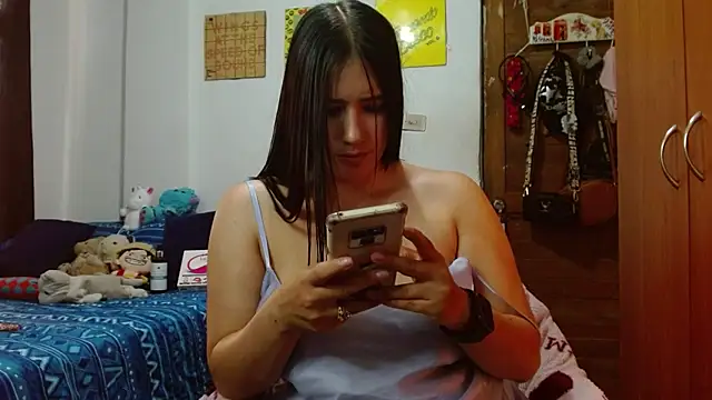 Snapshot of Naomi_D chatting on February 18, 2025, 10:25 pm Naomi D online show from February 18, 2025, 10:25 pm