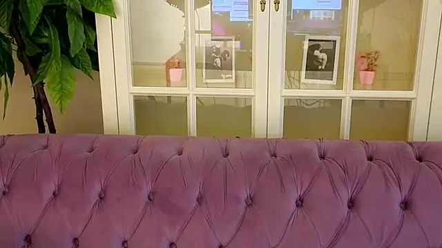 IceDanielles online show from March 25, 2026, 1:39 pm