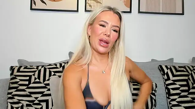 Snapshot of Alexia-Lee chatting on January 14, 2026, 9:42 pm Alexia-Lee online show from January 14, 2026, 9:42 pm