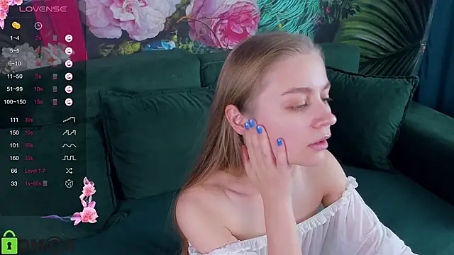 Snapshot of Polumna_cute chatting on December 6, 2024, 2:38 pm Polumna cute online show from December 6, 2024, 2:38 pm