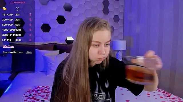 Snapshot of Polumna_cute chatting on February 23, 2025, 1:10 pm Polumna cute online show from February 23, 2025, 1:10 pm