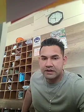 Snapshot of Maximil56 chatting on October 9, 2025, 8:40 pm Maximil56 online show from October 9, 2025, 8:40 pm