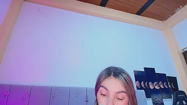 AbrilZannetii online show from March 15, 2026, 12:05 am