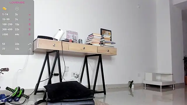 Snapshot of AnaHenao chatting on November 27, 2025, 11:29 pm AnaHenao online show from November 27, 2025, 11:29 pm