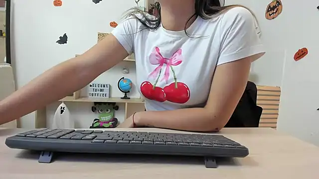 merlinaadams  online show from October 20, 2025, 8:31 pm