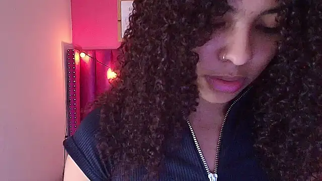 littleebonny online show from February 7, 2025, 7:38 pm