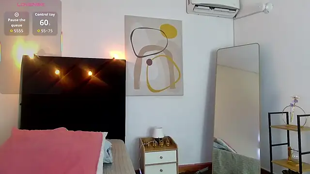littleebonny online show from May 18, 2026, 7:52 pm