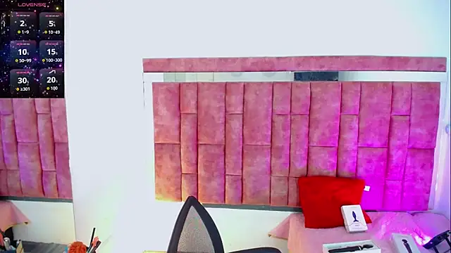 KayleighDreams  online show from April 12, 2026, 3:11 am