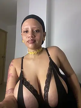 Snapshot of Charlotee_ chatting on November 16, 2025, 2:22 pm Charlotee online show from November 16, 2025, 2:22 pm