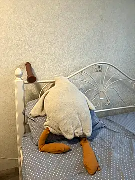 BeatriceTender online show from December 3, 2025, 10:02 am