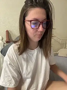 BeatriceTender online show from April 3, 2026, 8:51 pm