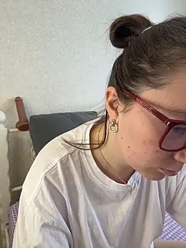 BeatriceTender online show from April 9, 2026, 11:59 am