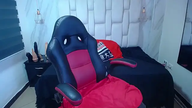 Anabella Thompson online show from March 19, 2025, 11:39 am